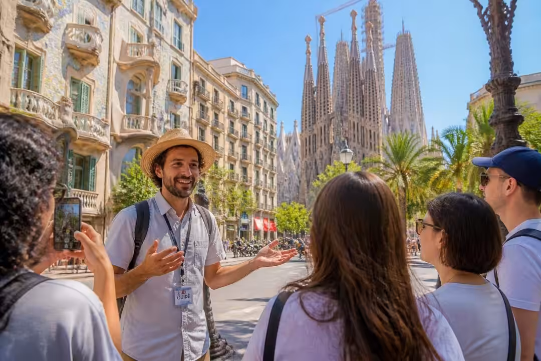 découvrez notre guide touristique complet de barcelone pour explorer les sites incontournables, les meilleures activités, restaurants et conseils pratiques afin de profiter pleinement de votre séjour.